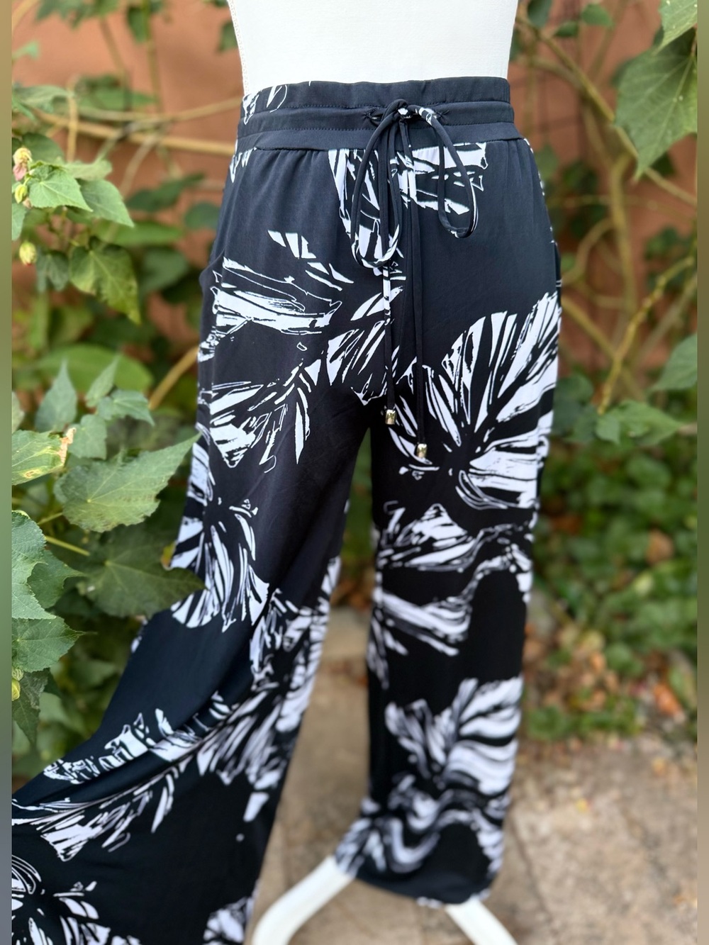 VENUS Black and White Tropical Leaf Wide Leg Soft Patterned Pants Size S